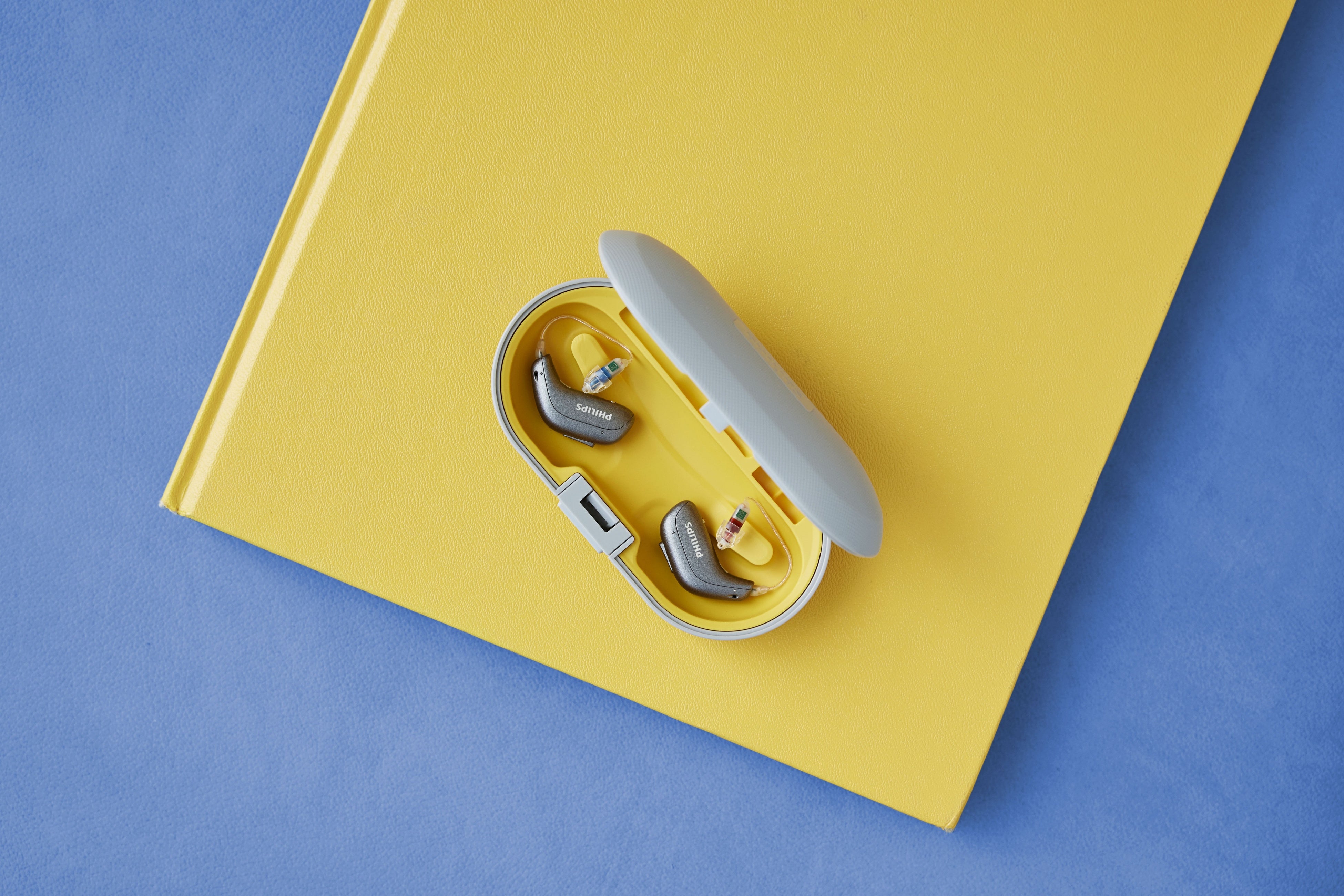 専用ケースに収納したフィリップス ヒアリンク 50　のイメージ