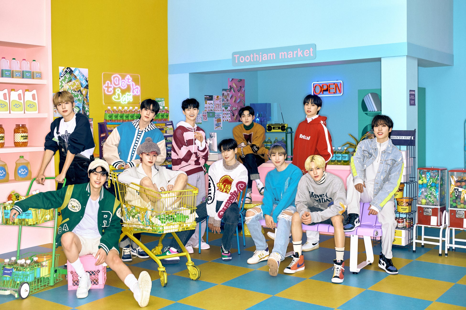 「THE BOYZ」がアンバサダーのTOOTH JAMポップアップストアがなんばマルイにオープン!ポップな歯ブラシや歯磨き粉製品を販売中。THE BOYZのパネル展示や購入者特典も! 「THE BOYZ」がアンバサダーのTOOTH JAMポップアップストアがなんばマルイにオープン!ポップな歯ブラシや歯磨き粉製品を販売中。THE BOYZのパネル展示や購入者特典も!