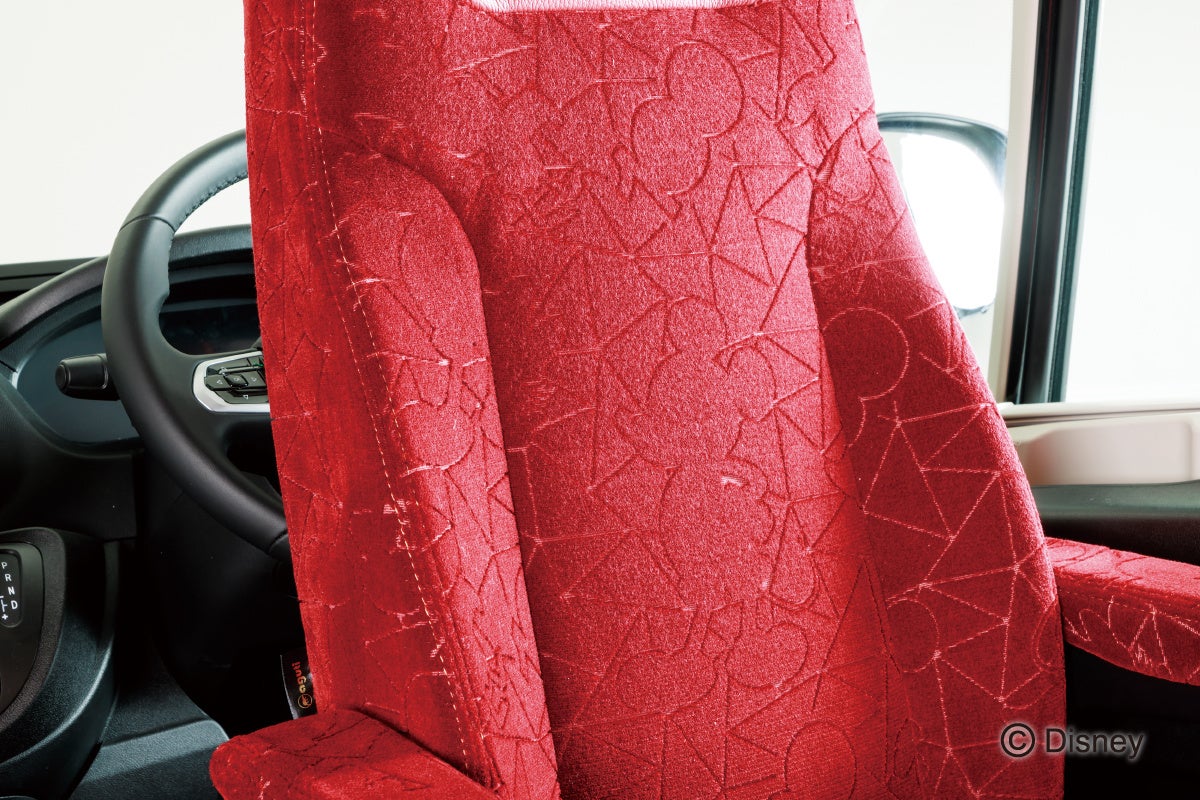 Disney100限定アートをあしらった、今回の限定5台のためだけに製作された希少なMade in Japanのモケット生地