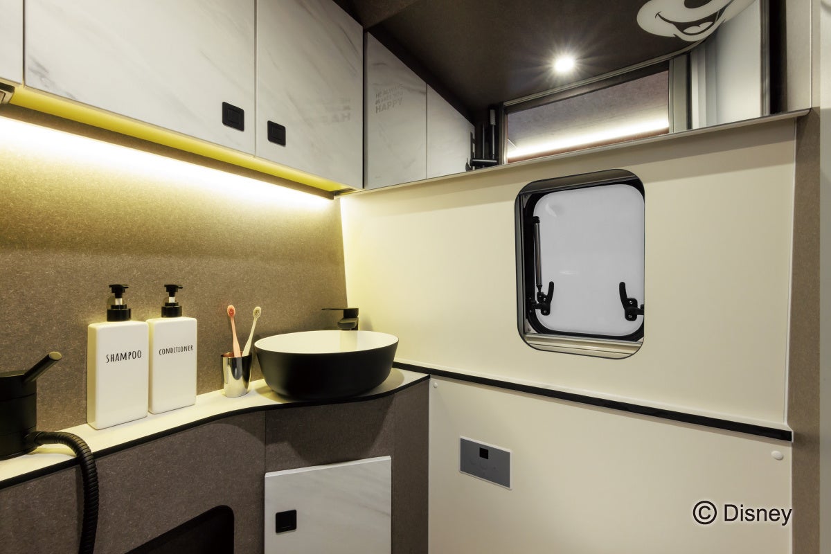 まるでヨーロピアンホテルのようなシャワー＆トイレルーム