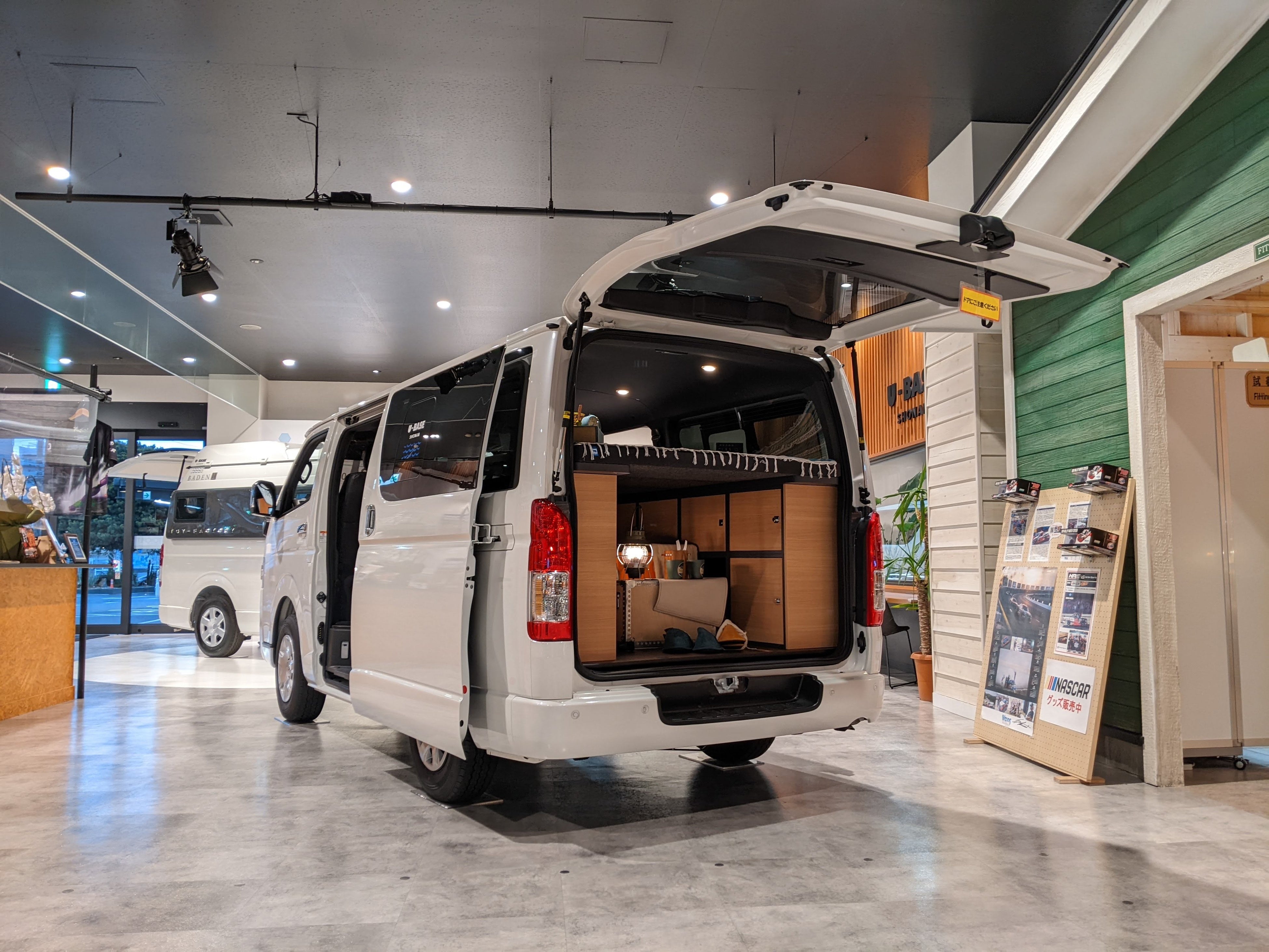 ウエインズトヨタ神奈川店舗でのHACO×HACO展示