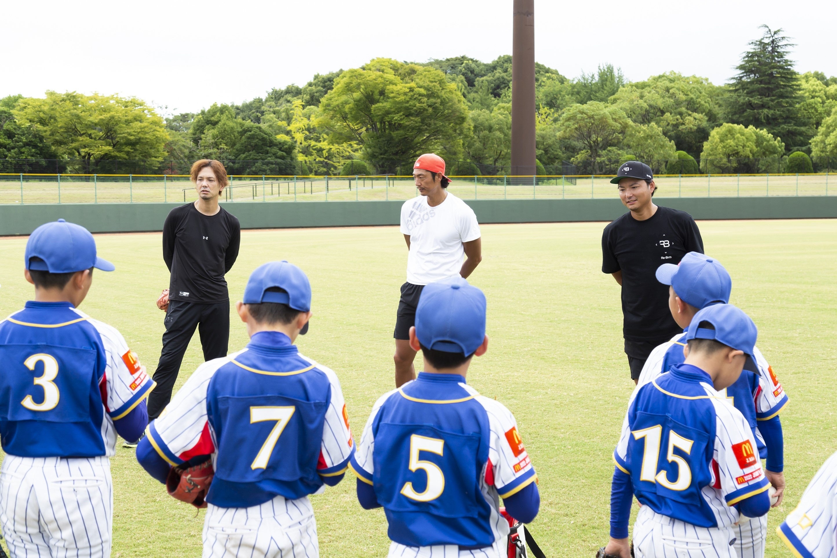 投球の説明をする斉藤和巳さん、新垣渚さん、攝津正さん