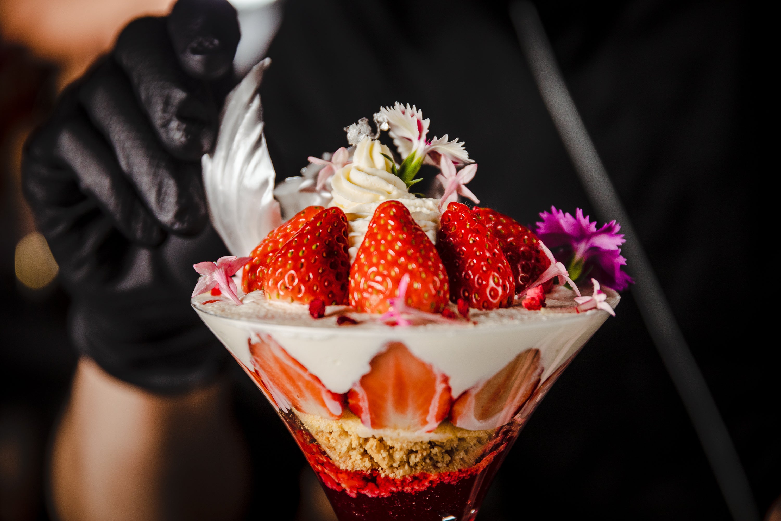 パティシエ・林巨樹氏の飴細工技術