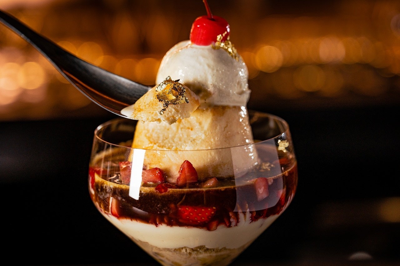 「Remake easy 名古屋」限定のレギュラーメニュー、名古屋コーチンの卵を使用したプリンアラモードパフェ