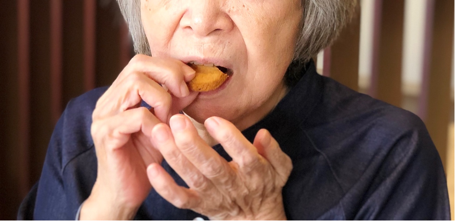 ​「美味しい」とソイまるを食べる患者さま