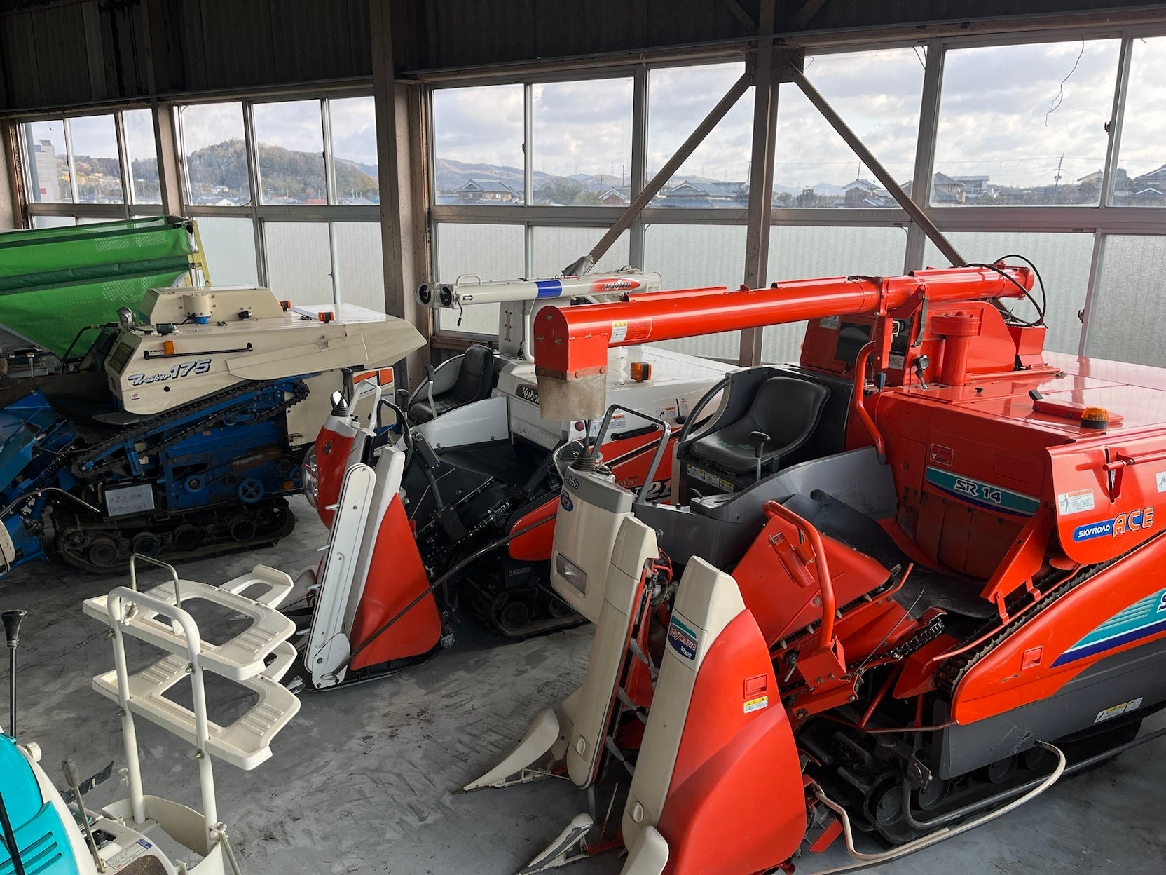 農機具王兵庫店 内観①