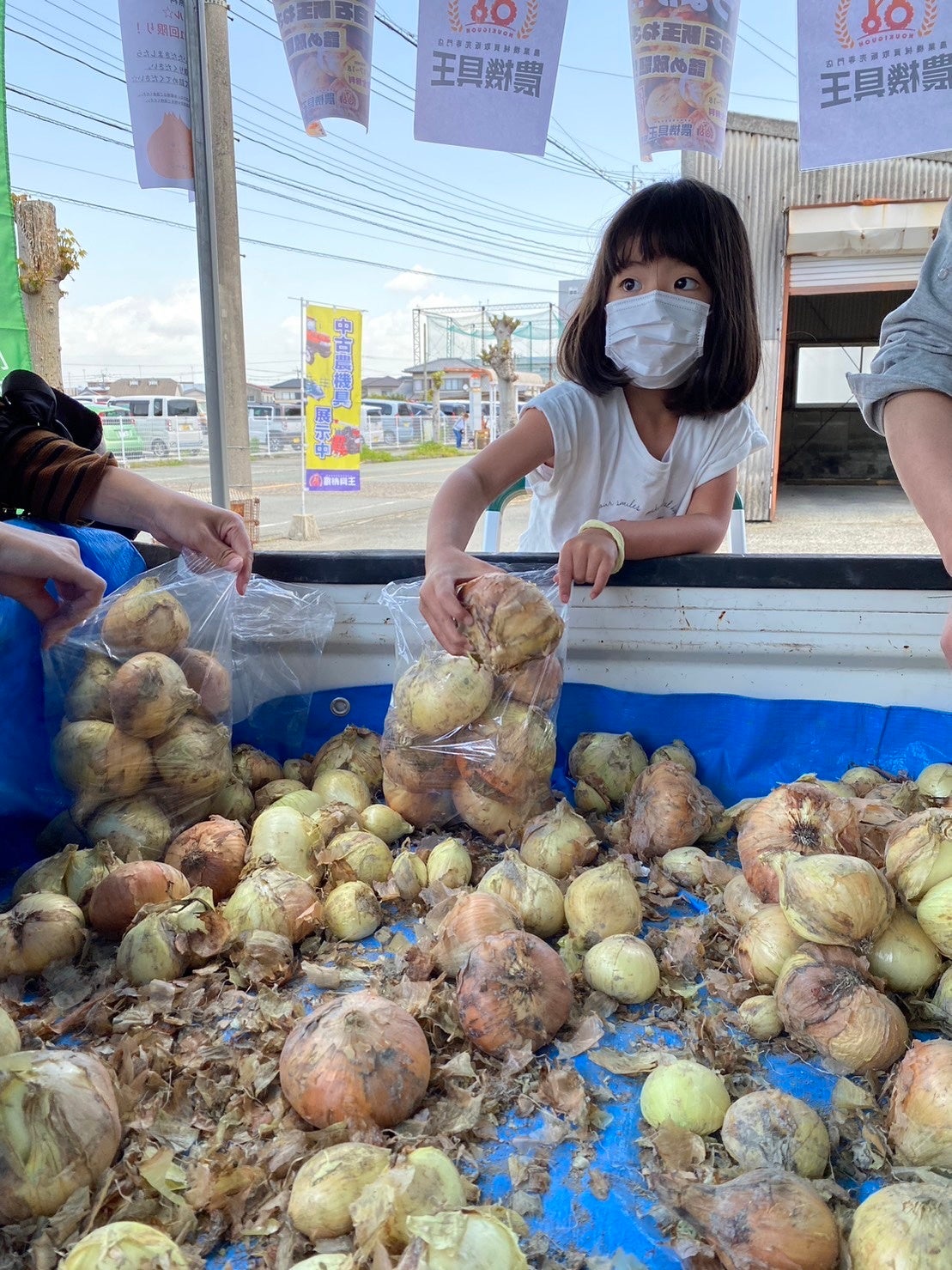 SDGsや地域活性化に貢献！日頃の感謝を込めて「新玉ねぎ詰め放題」を