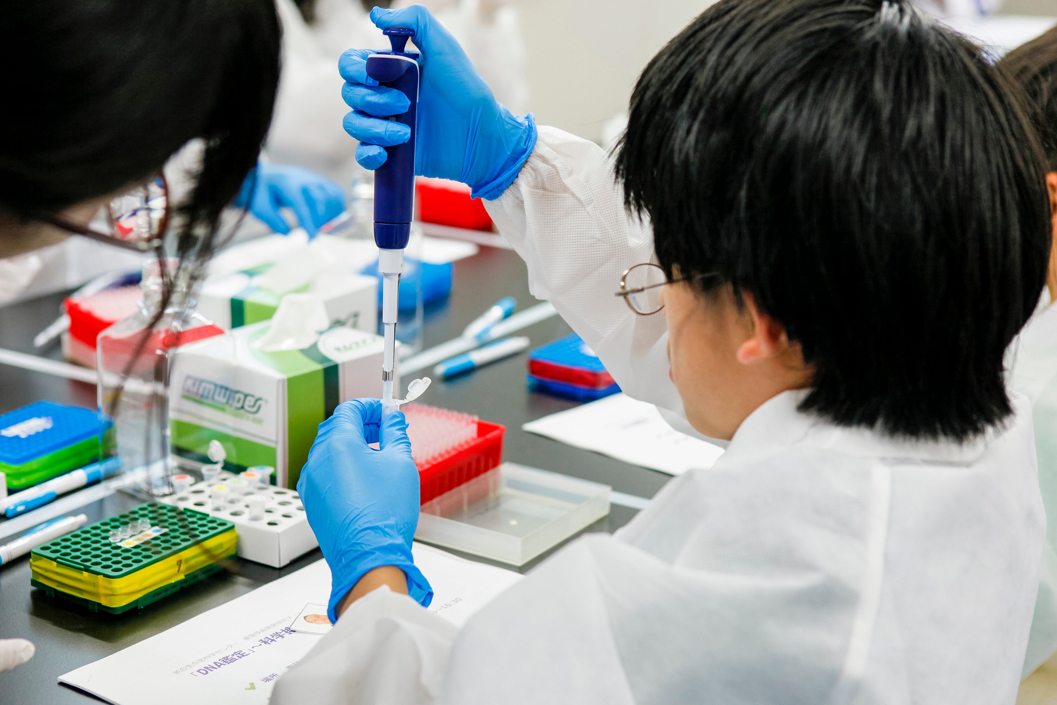 理化学研究所 DNAを解読して犯人を見つけよう！