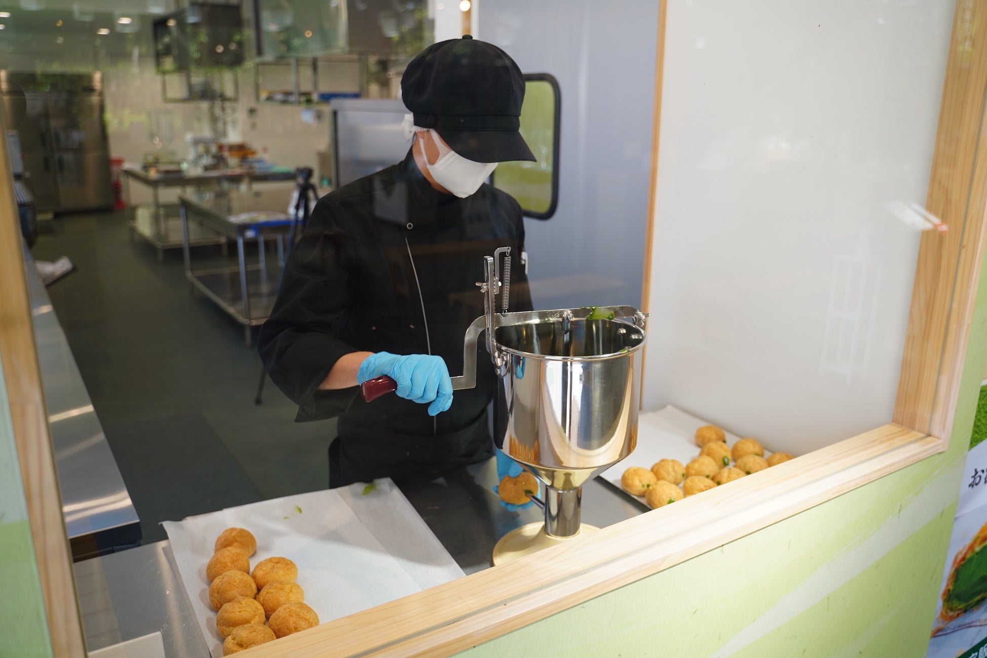 浅草・お濃茶スイーツ専門店「雷一茶」の新業態店舗「お濃茶スイーツ工房」が、11月1日よりオープンする。