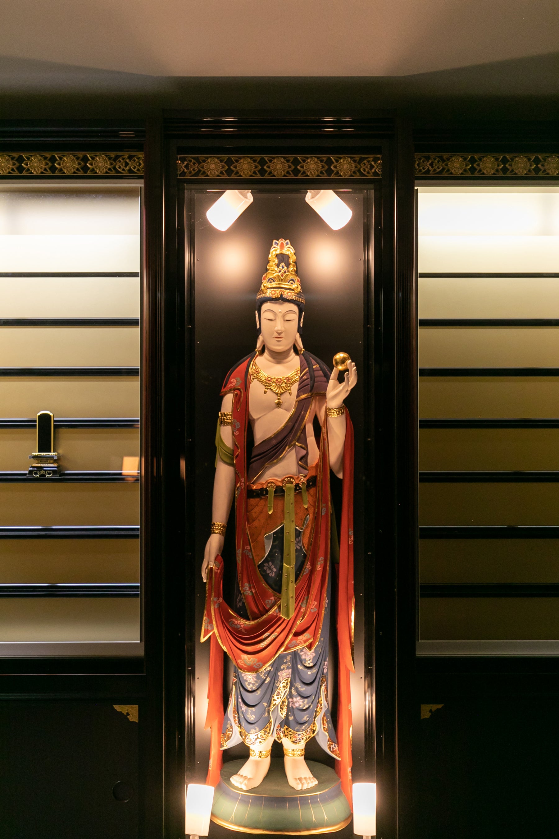 慈愛霊廟 明星観音像