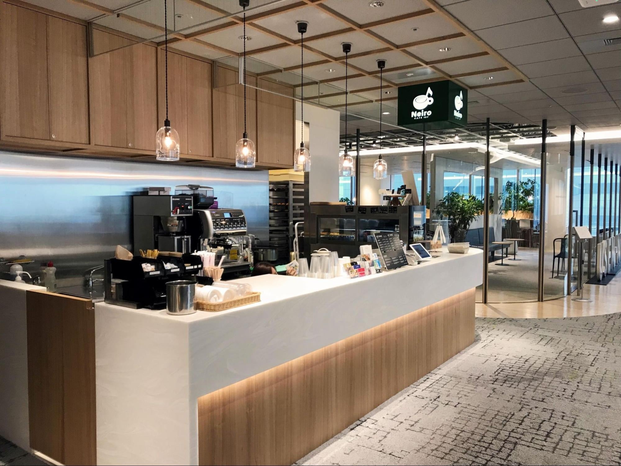 「法人様向けスペシャルティコーヒー導入支援プログラム」の導入をいただいた、株式会社USEN-NEXT HOLDINGS様の目黒本社オフィスのカフェスペースの様子。