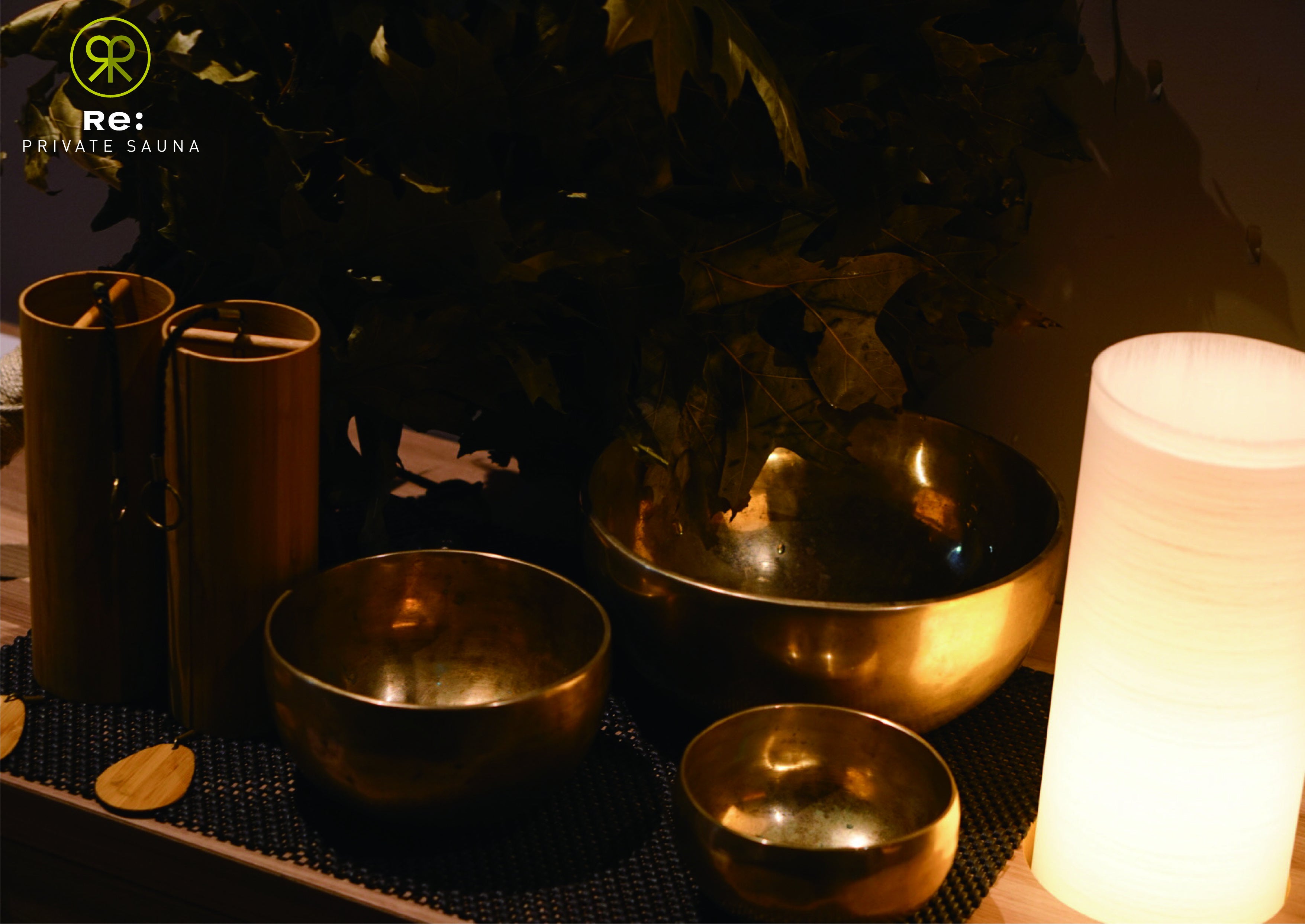 施術で使用するシンギングボウルとコシチャイム