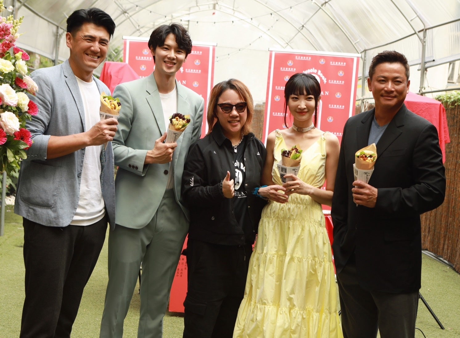 総監督・王毓雅（中央）、主人公李昀璐（右から２人目）、羅子惟（左から２人目）