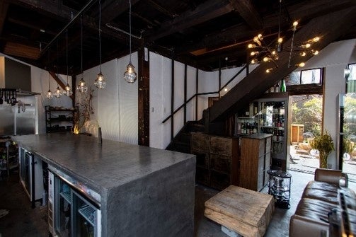 京町家の面影を残す　1階のシェアキッチン部分