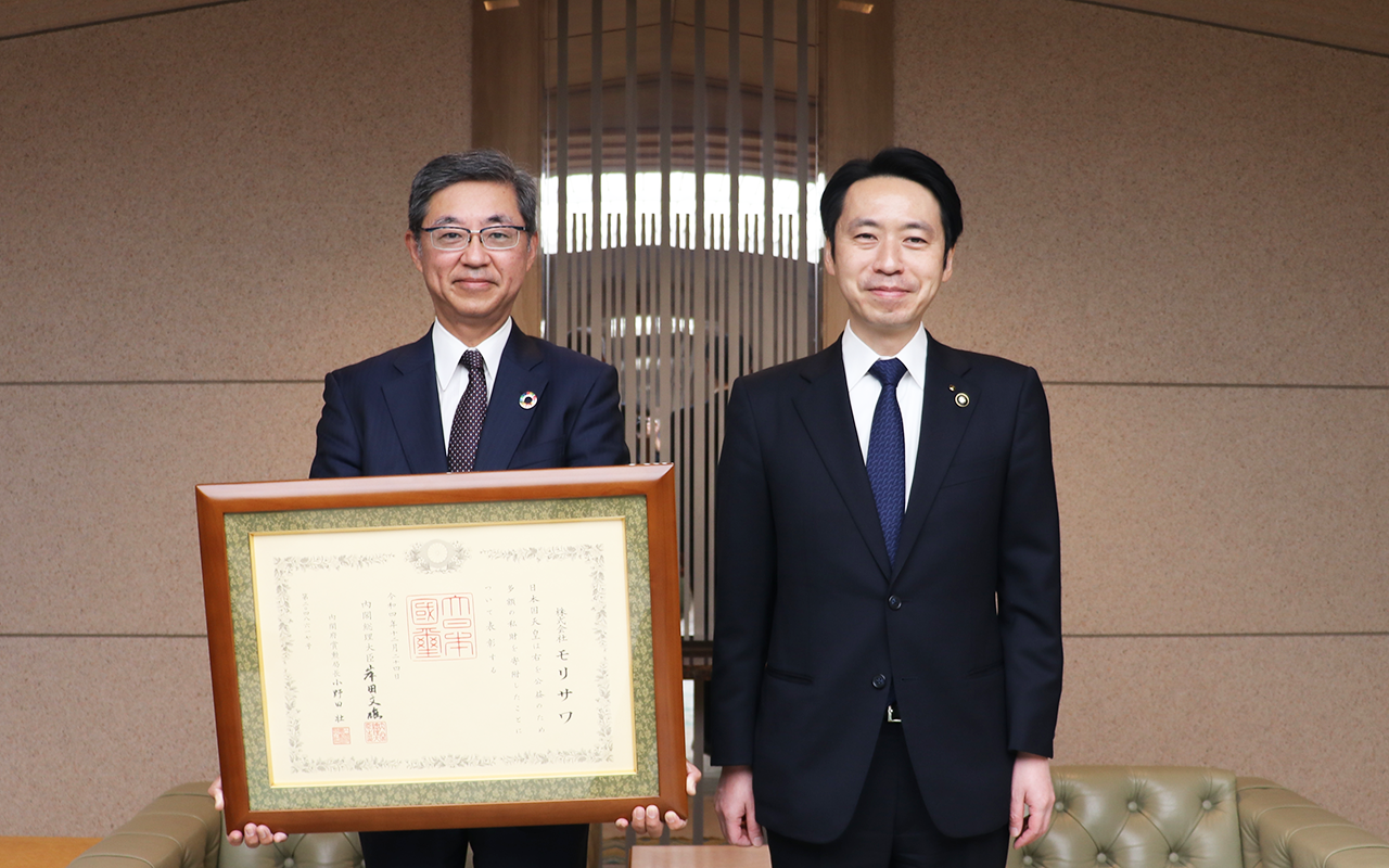 （左）モリサワ　代表取締役社長　森澤彰彦 （右）山形市　佐藤市長