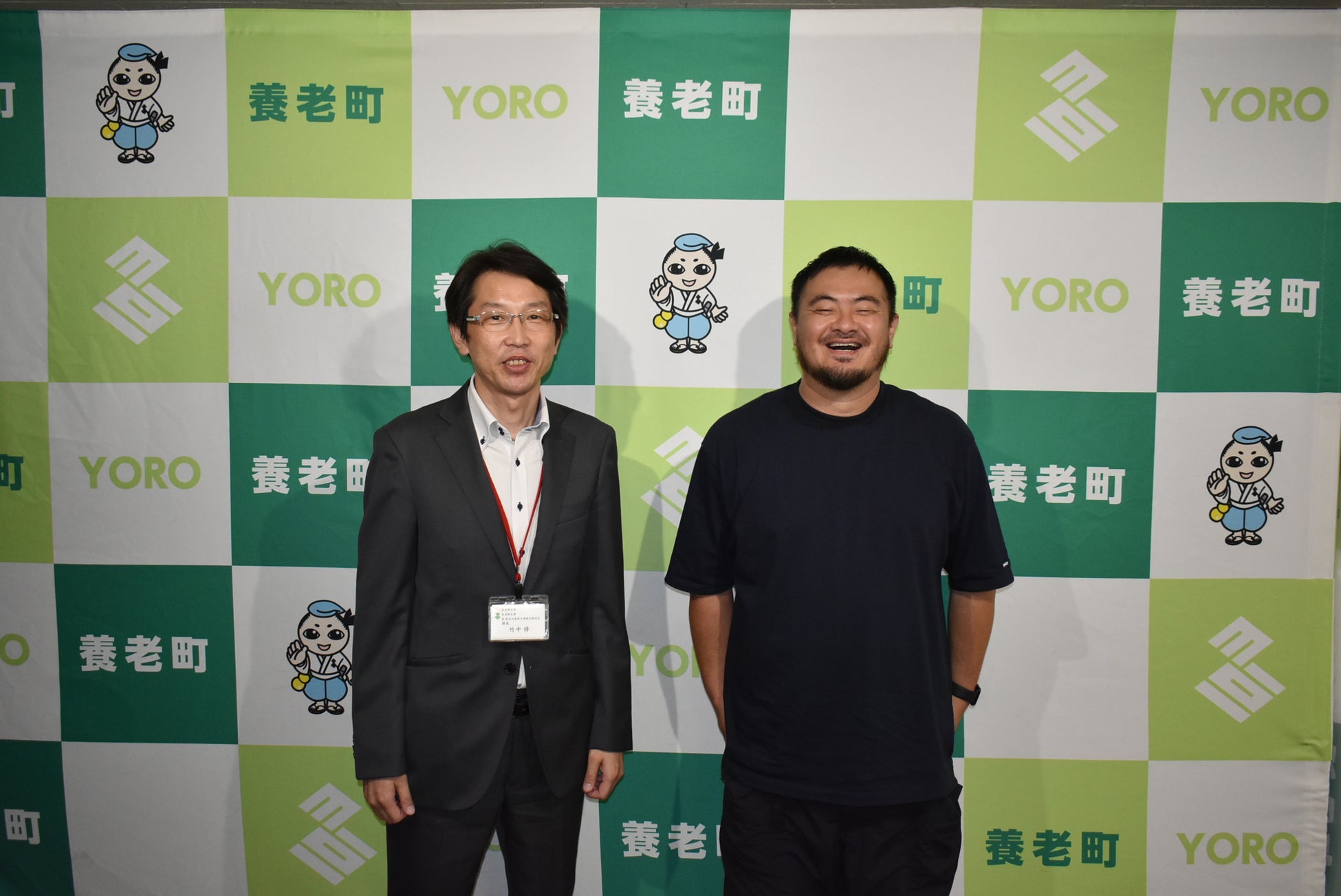 (写真左より)養老町産業建設部 産業観光課 竹中修課長  シズる株式会社 鳥羽周作氏