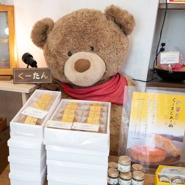 ケーキ店内にはくーたんのぬいぐるみも