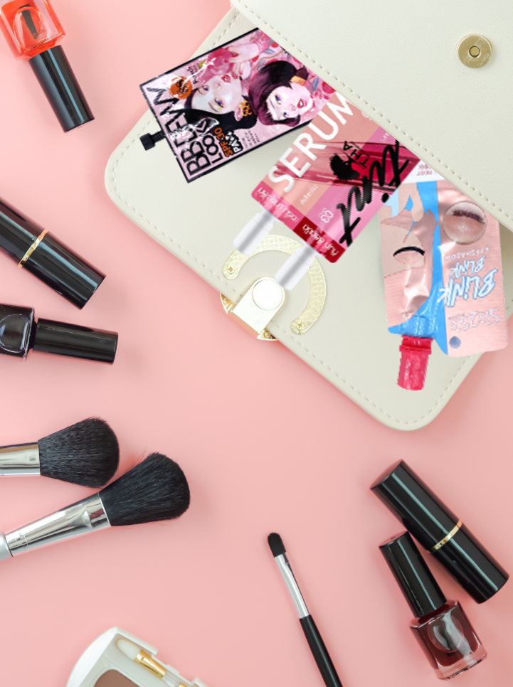 マイクロバッグでもコスメノマドの極薄パウチならフルメイクセットも入ります