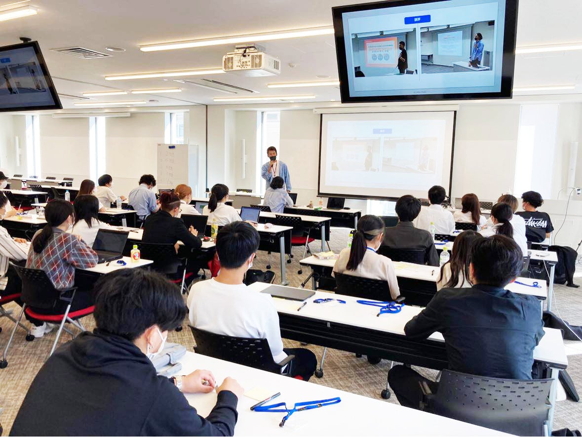 桃山学院大学ビジネスデザイン学部の授業の様子