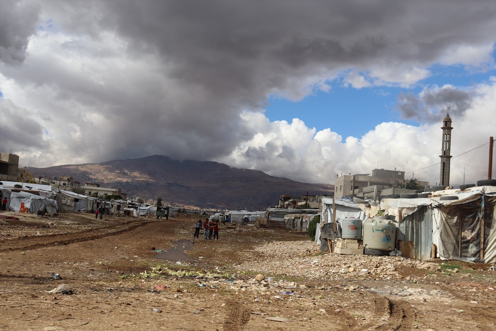 非公式の難民キャンプ。冬は積雪もあり、凍死する難民もいる