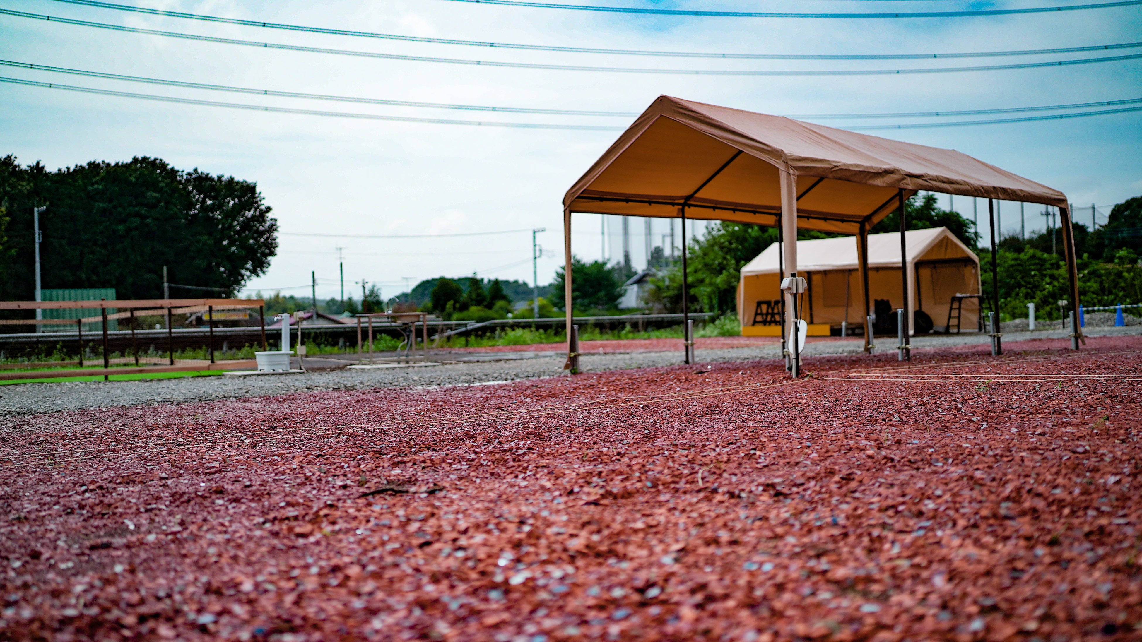 ガレージテント付きバンライフサイト