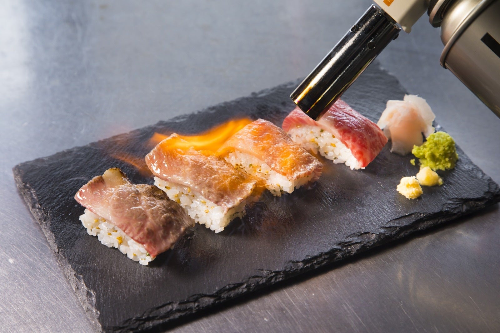 近江牛炙り肉寿司