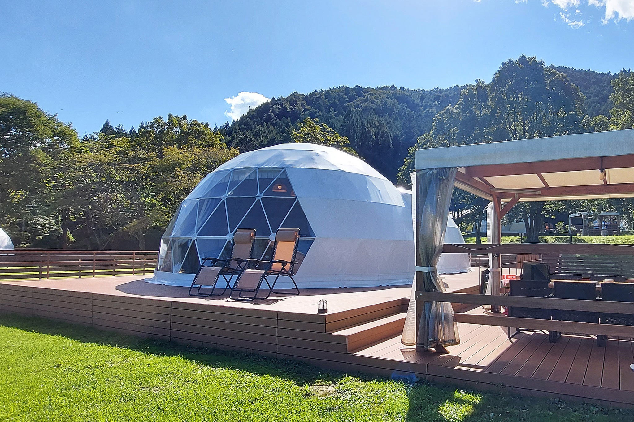 付帯のガゼボは6人様までご利用可能