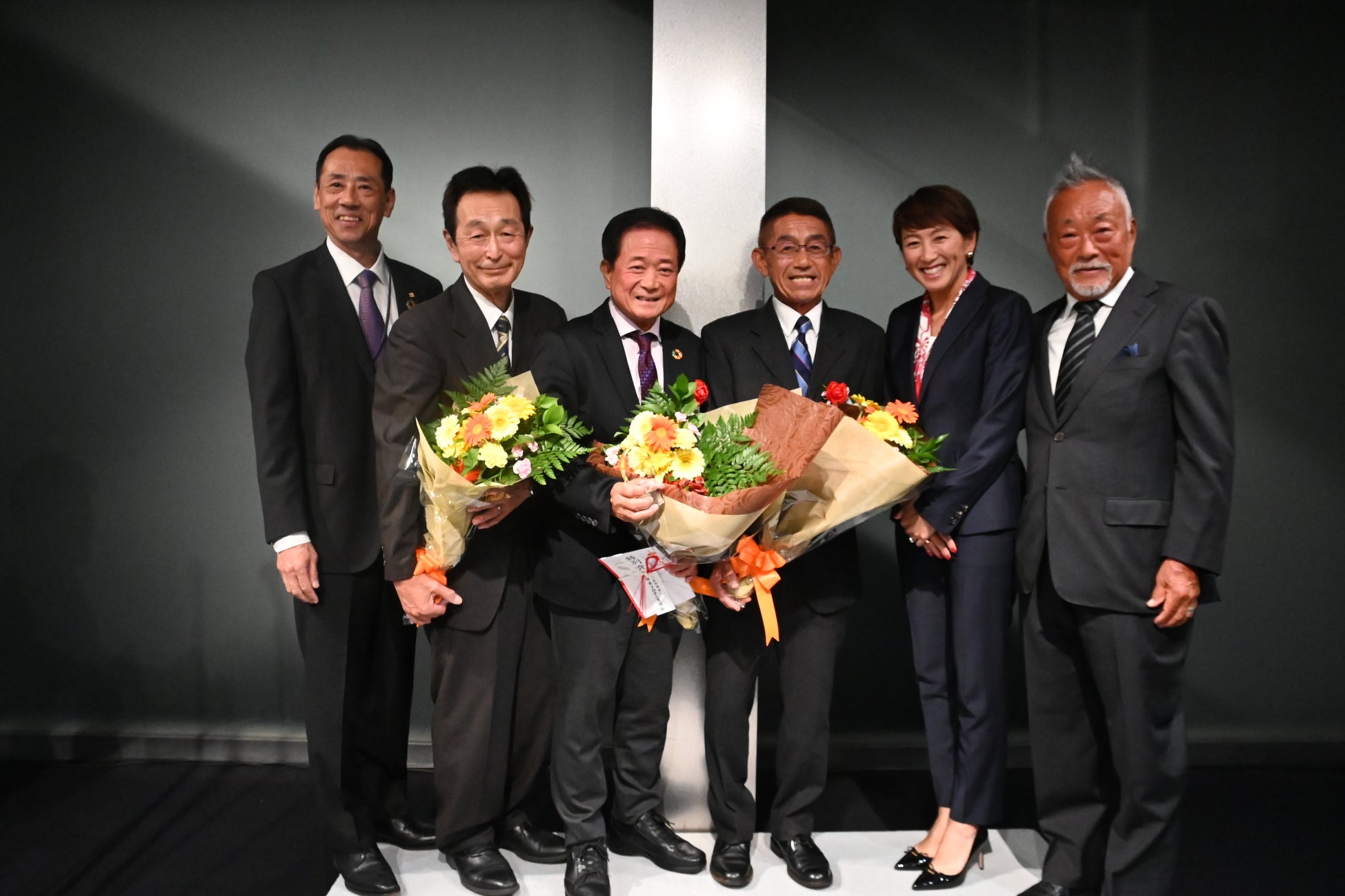 (藤沼敏則理事長 鴻巣敦様 諏澤誠治様 児山俊之様 杉山愛副会長 渡邉功副会長)