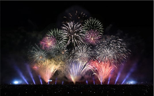 3万人が感動した全席が感動席の花火イベントが再び![ 万博花火 3万人が感動した全席が感動席の花火イベントが再び![ 万博花火