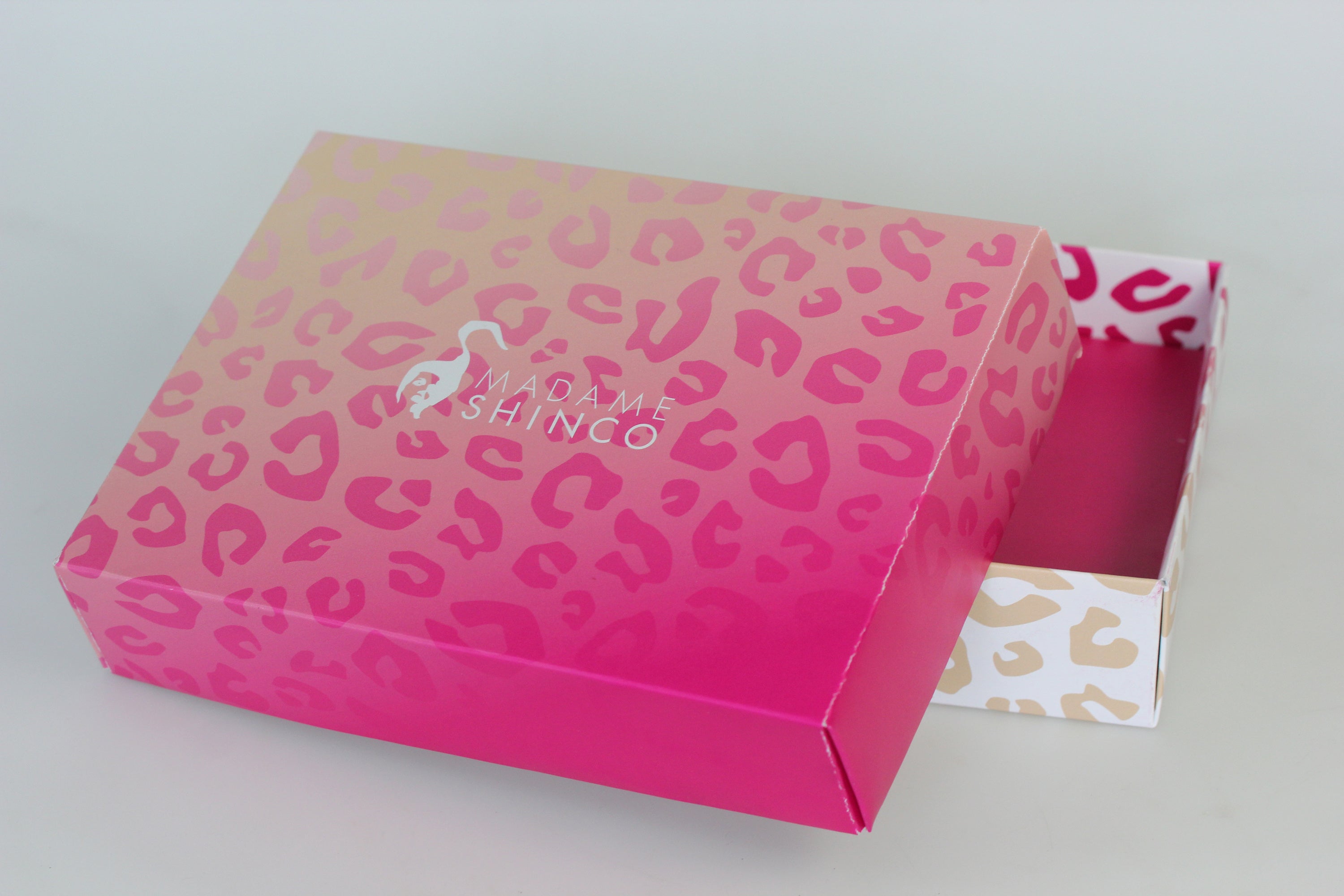 高級感のあるデザインパッケージ