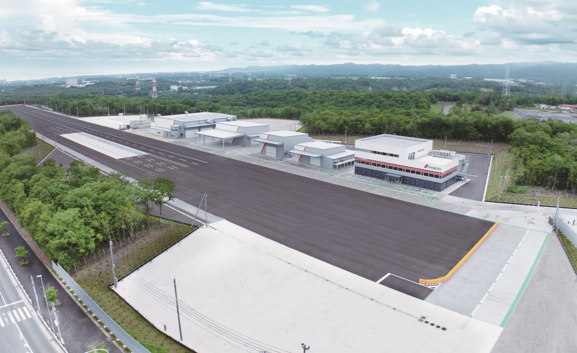 極東開発、愛知県豊田市に「テクニカルセンター」本格稼働 ~国内初の大型ロードシミュレータで“はたらくクルマ”研究開発を強化~
