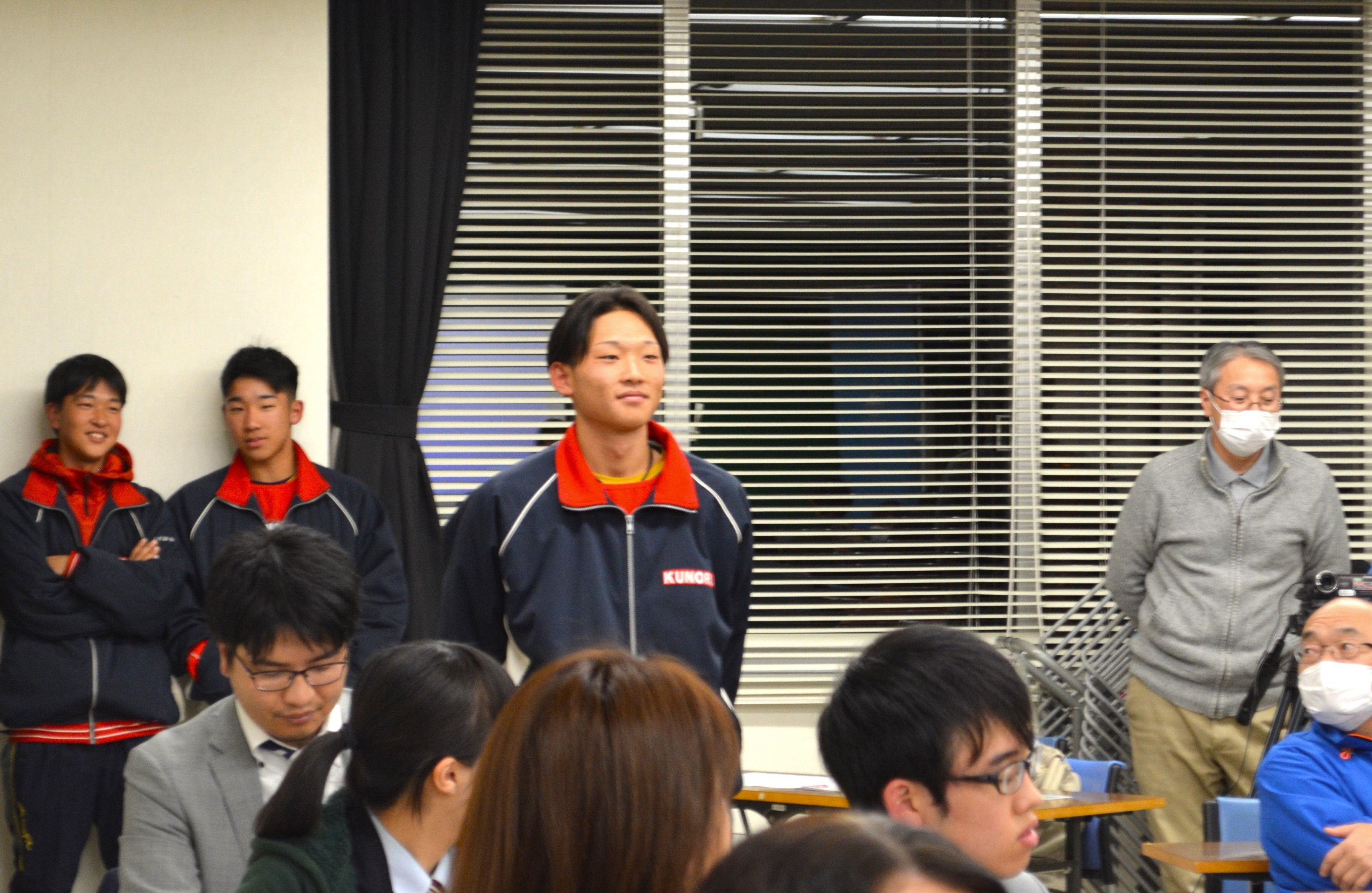 ムスリムフレンドリースノーラーメンを発案した小浦誠司さん（九⾥学園⾼校2年）