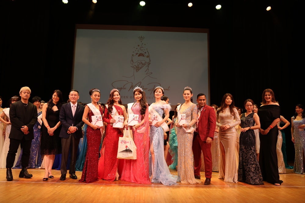 受賞者と審査員の皆さま