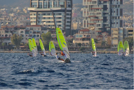 トップを快走する倉鹿野巧選手