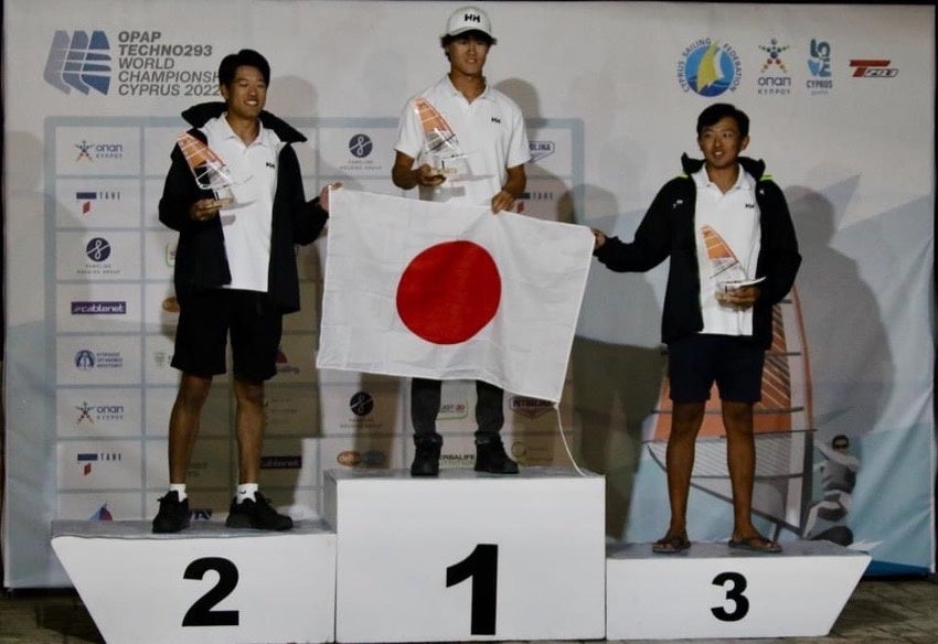 中央：優勝　倉鹿野巧　左：準優勝　岡本大成　右：3位入賞　内藤紳之介