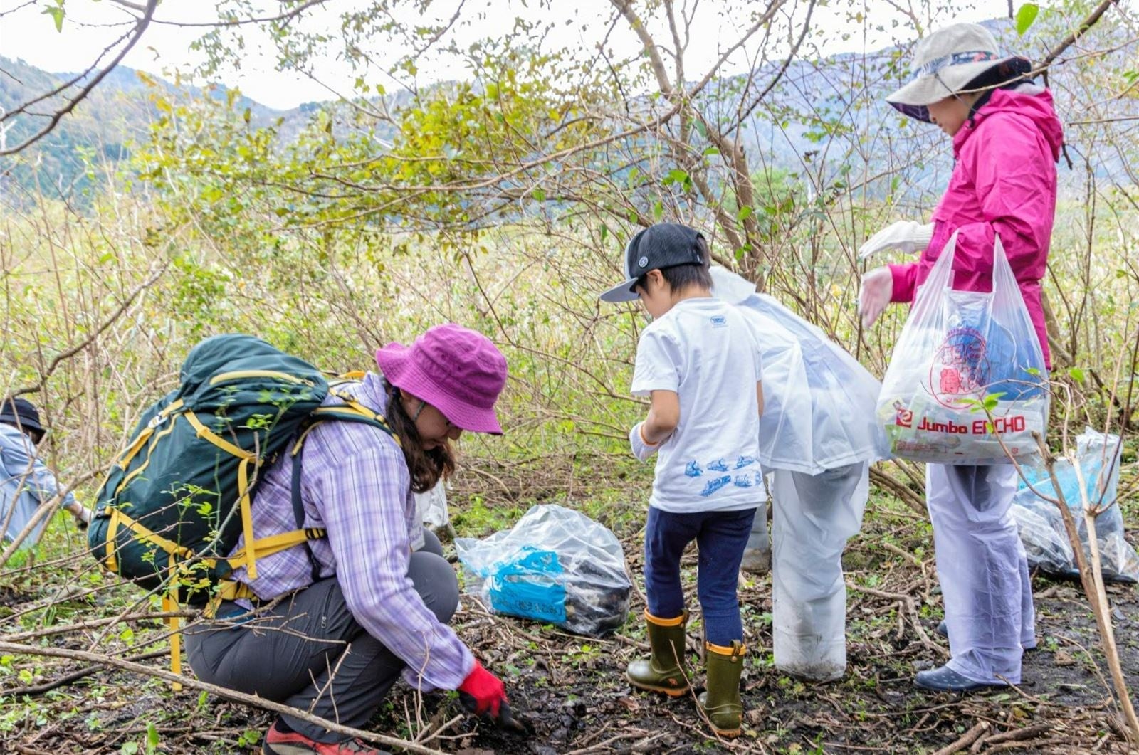 2019年活動より　ガラス片などを収集
