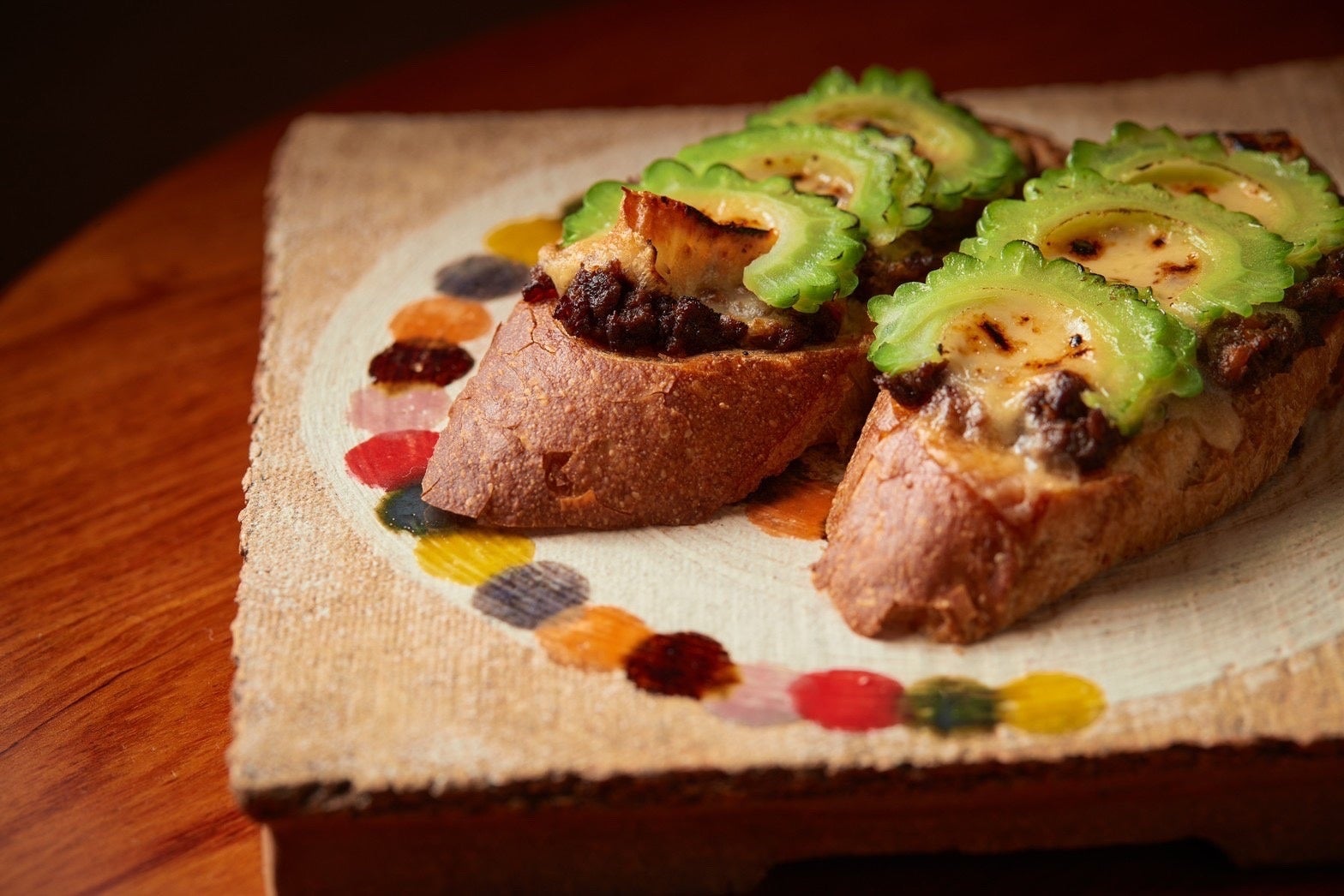 沖縄県産チーズとボロネーゼのオープンサンド