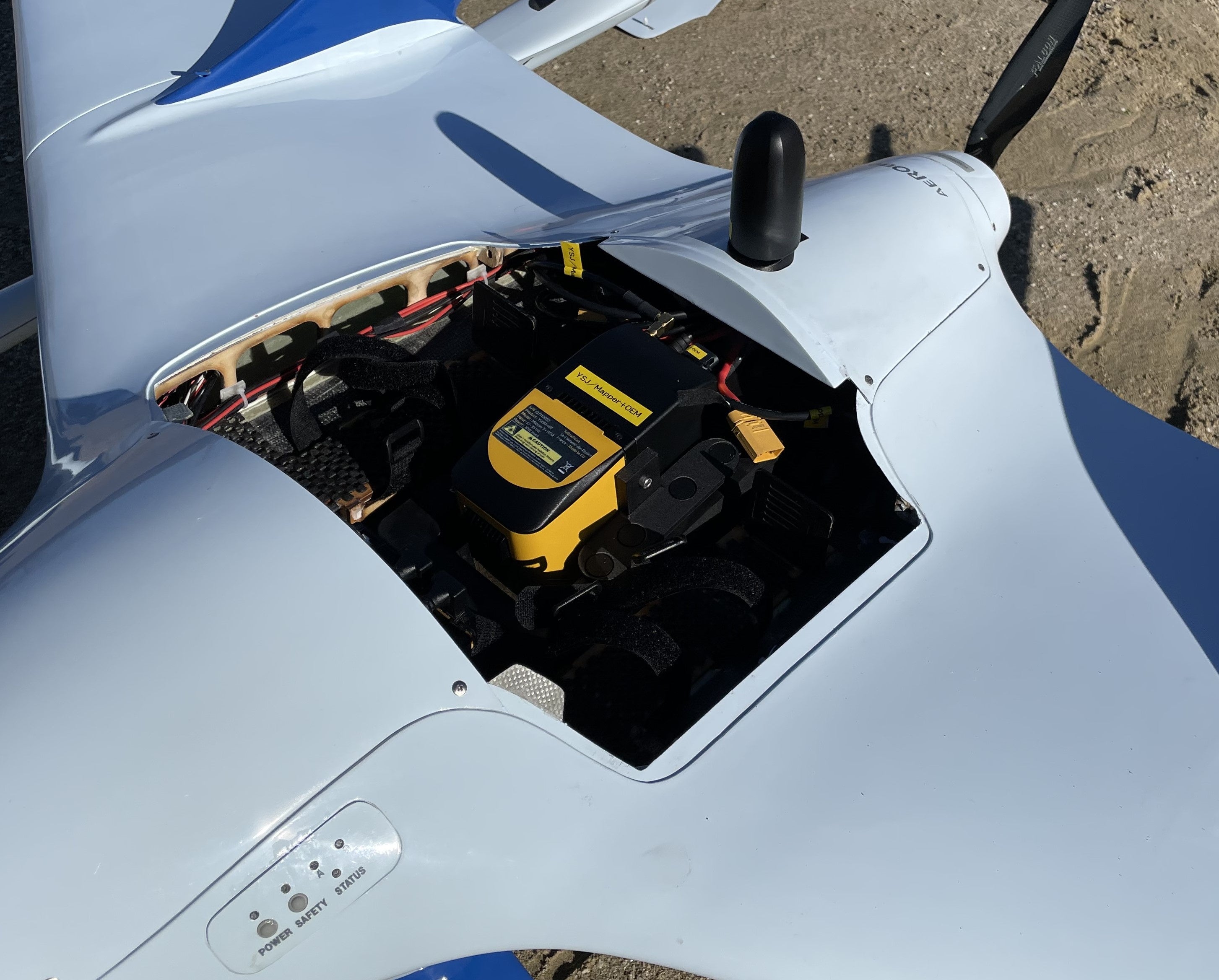 イエロースキャン製レーザースキャナを搭載したエアロボウイング