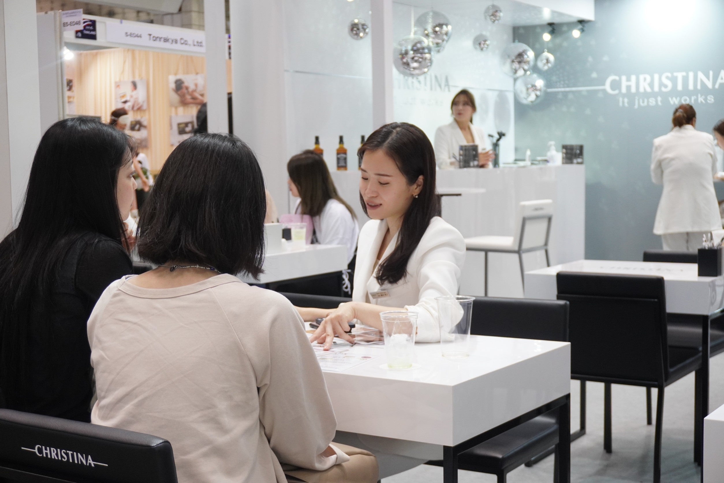 商談は終日満席。注目度の高さがうかがえます