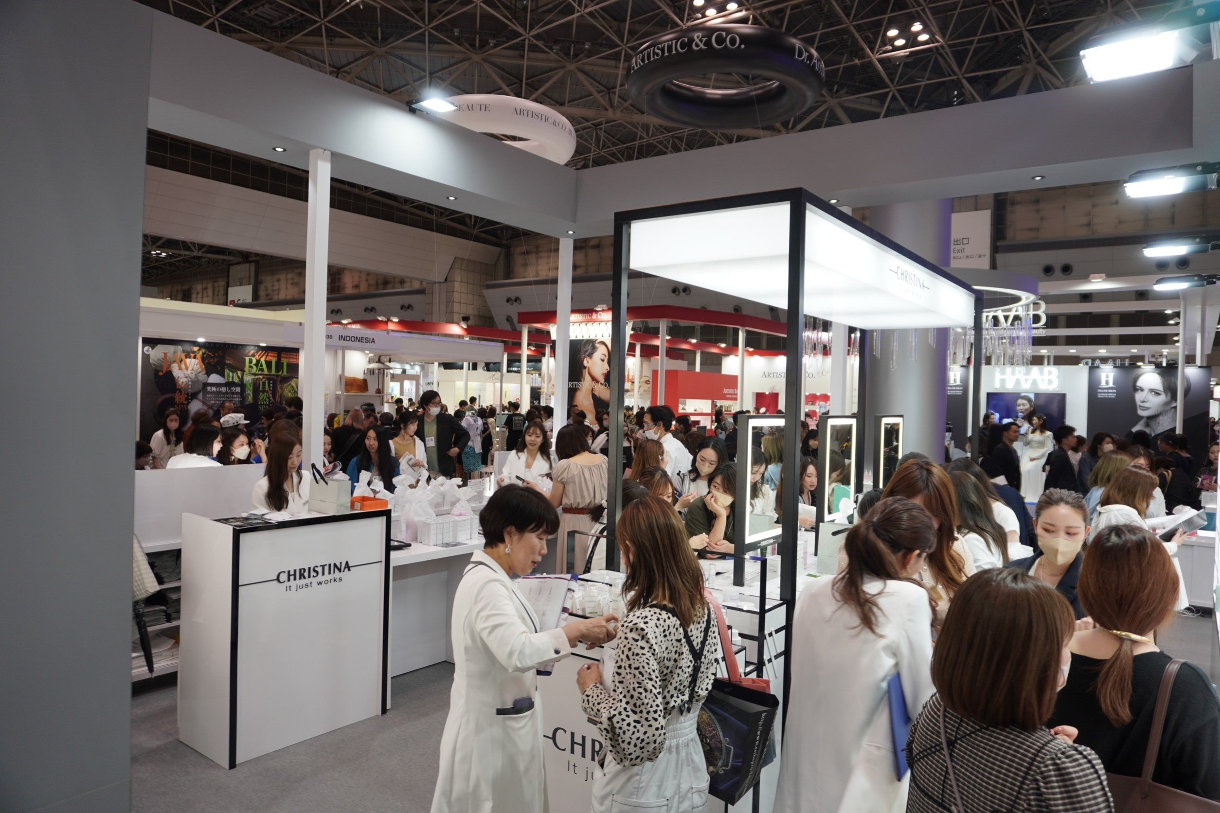 満員の東京会場の様子