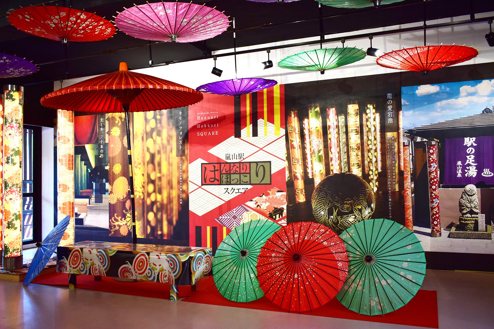 京福電気鉄道・京都 嵐電（らんでん）嵐山駅のイベントスペースに