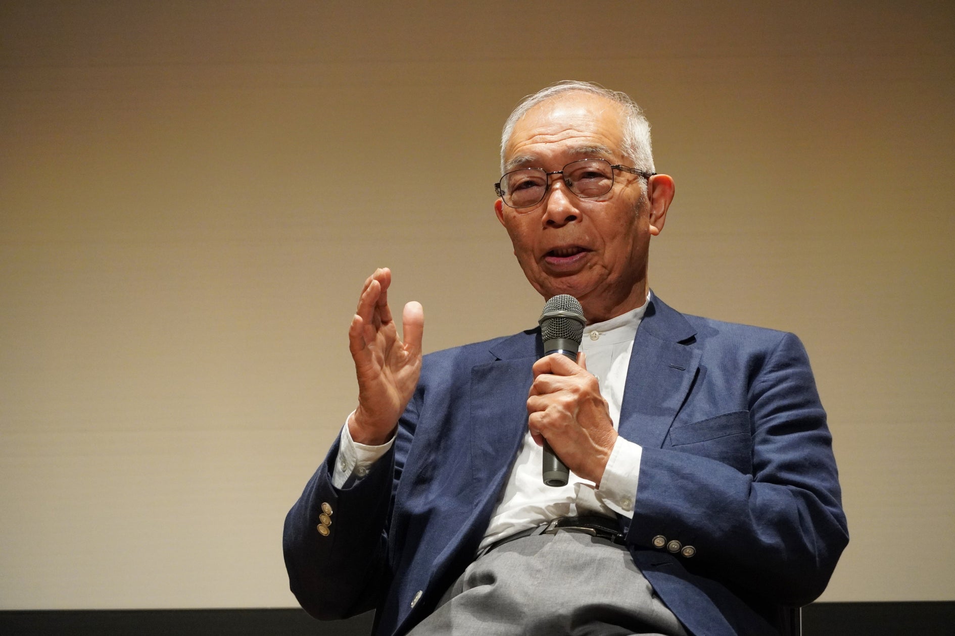ひざ関節の機能に加え、立ち上がる時の一時的な腰の違和感を軽減する機能を追加! 機能性表示食品「ロコモプロ」リニューアル新発売