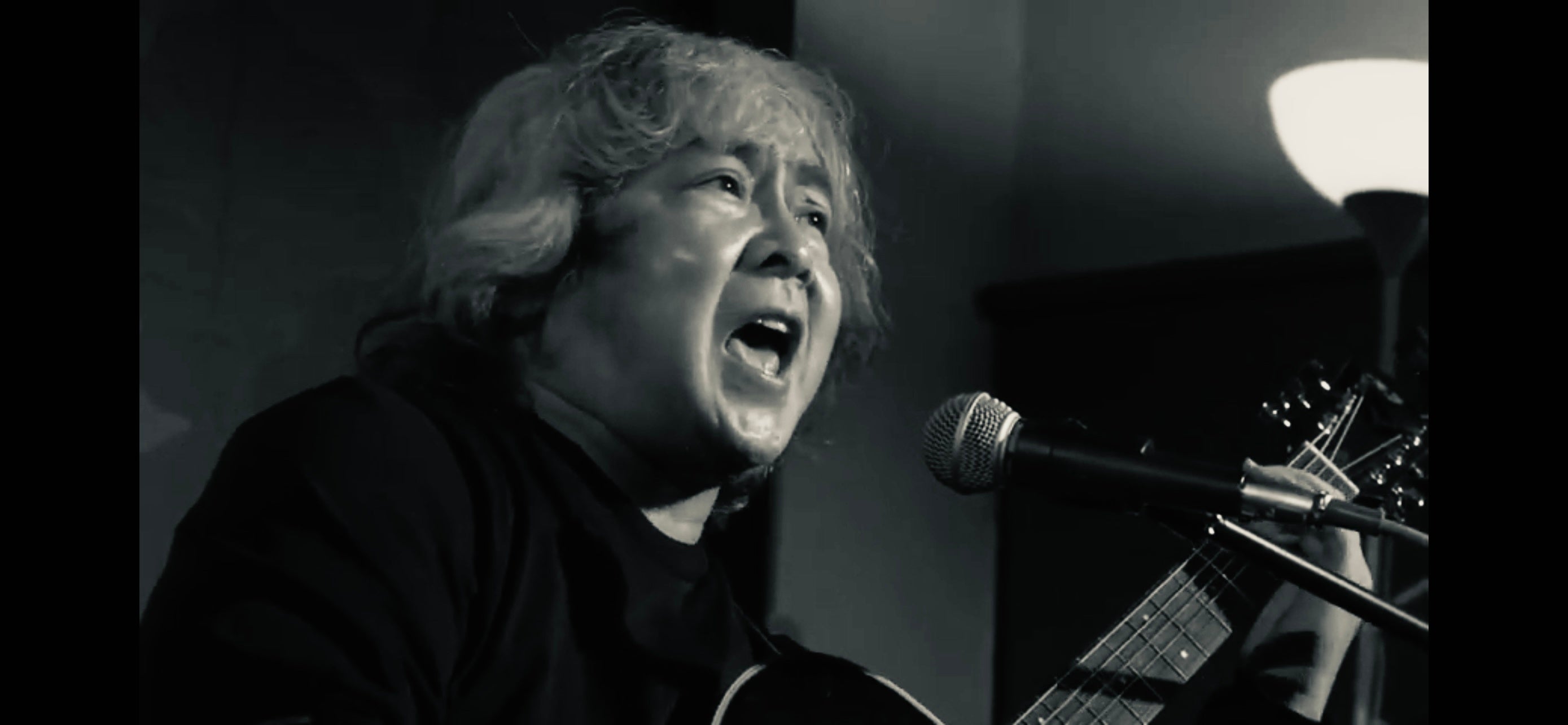 VRライブでの原田真二氏（2022年2月）