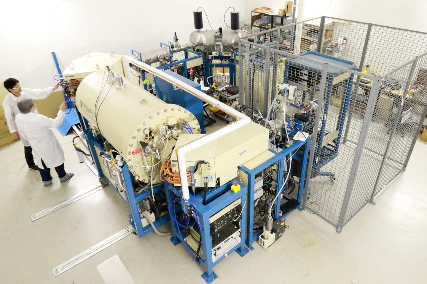 パレオ・ラボの加速器質量分析計（群馬県桐生市）