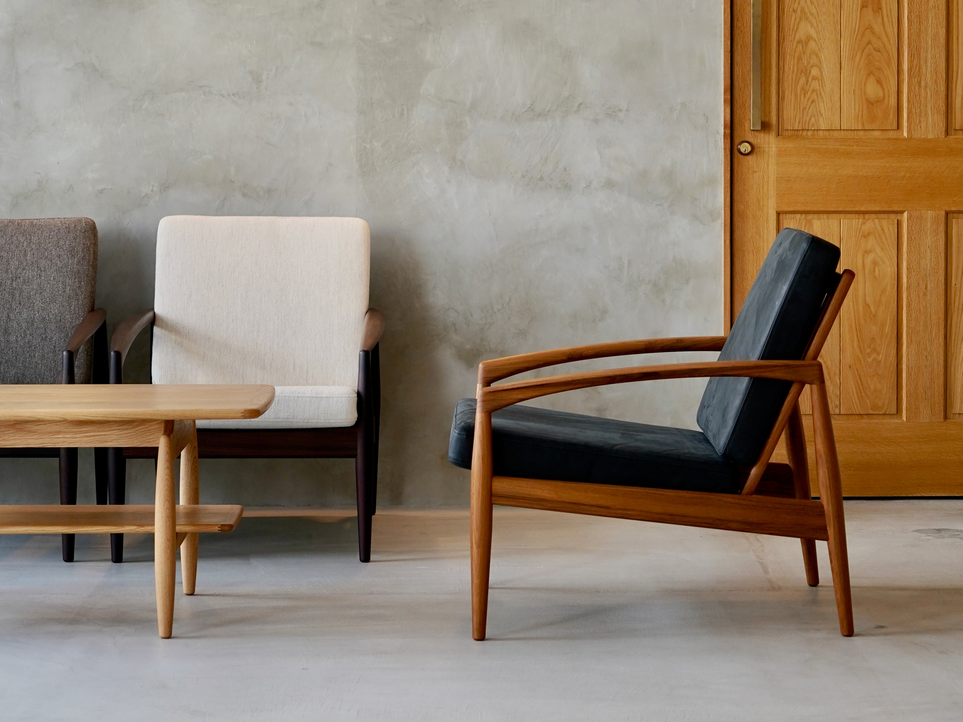 限定モデル】10月23日より宮崎椅子製作所に別注した「Paper Knife sofa