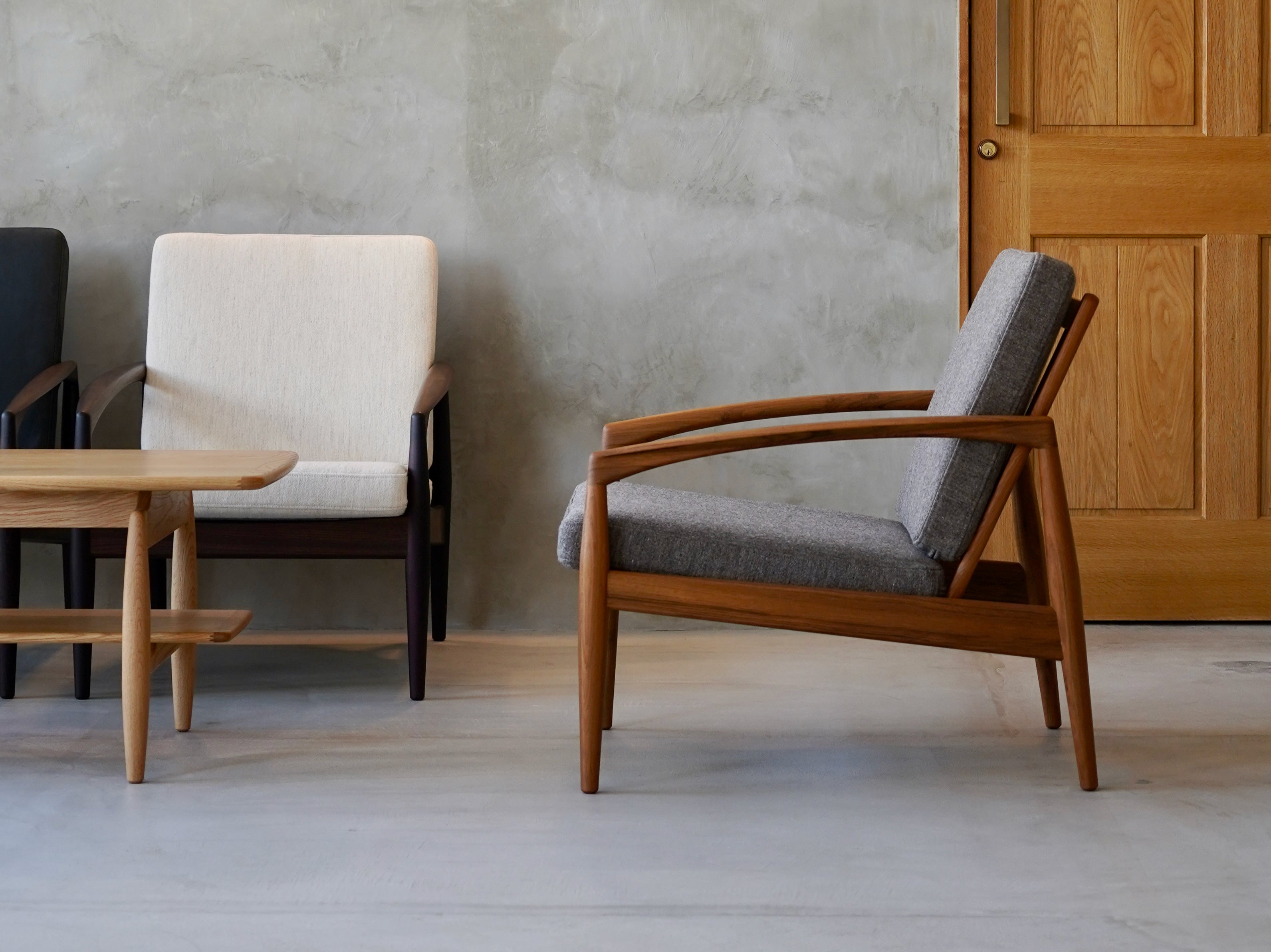 限定モデル】10月23日より宮崎椅子製作所に別注した「Paper Knife sofa