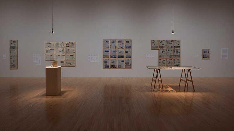 作品：下道基行《14歳と世界と境》2013年- （「Tokyo Contemporary Art Award 2019-2021 受賞記念展」展示風景、東京都現代美術館、2021）、撮影：髙橋健治、画像提供：トーキョーアーツアンドスペース