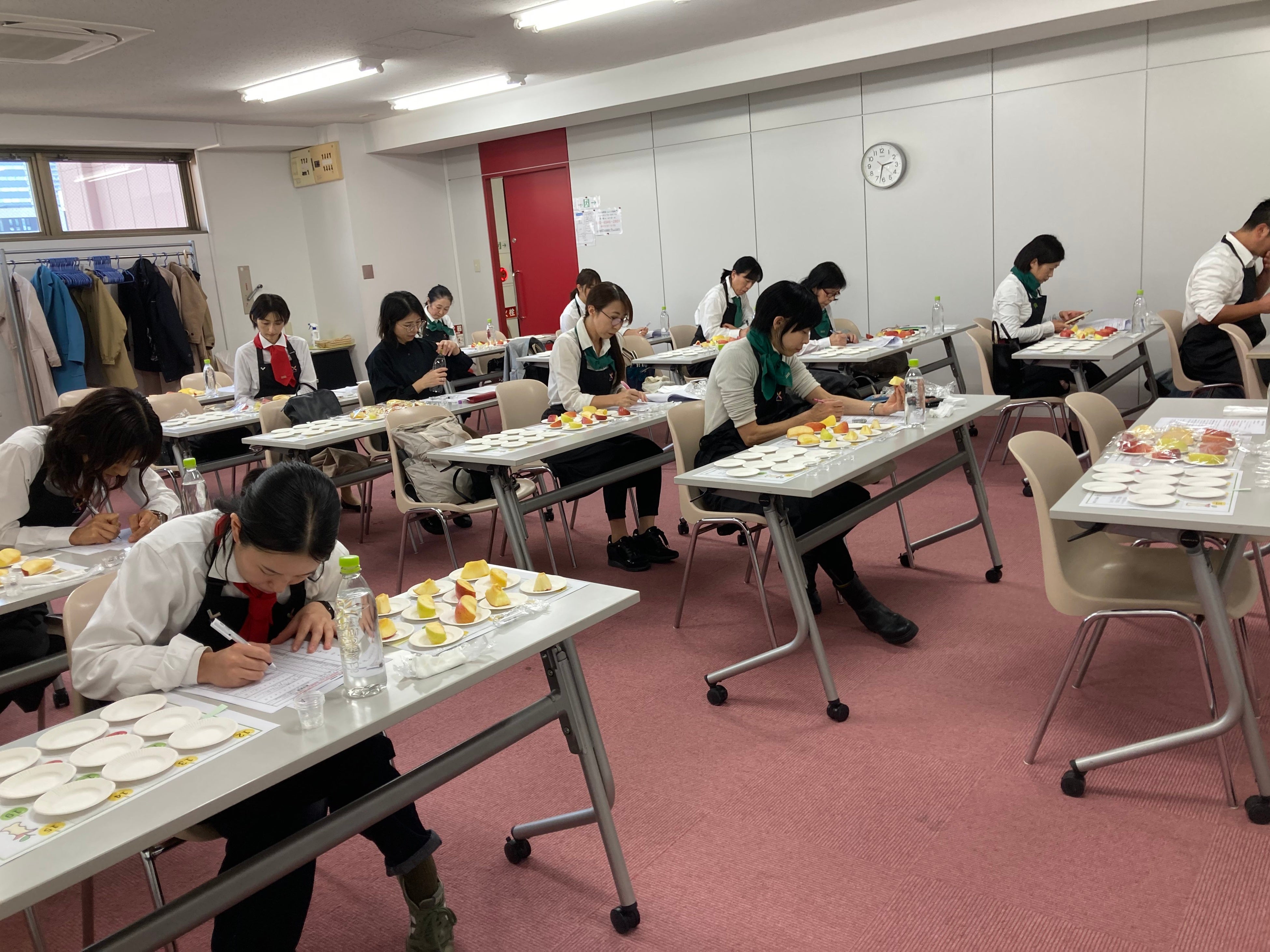 野菜ソムリエが評価（第2回 全国りんご選手権）