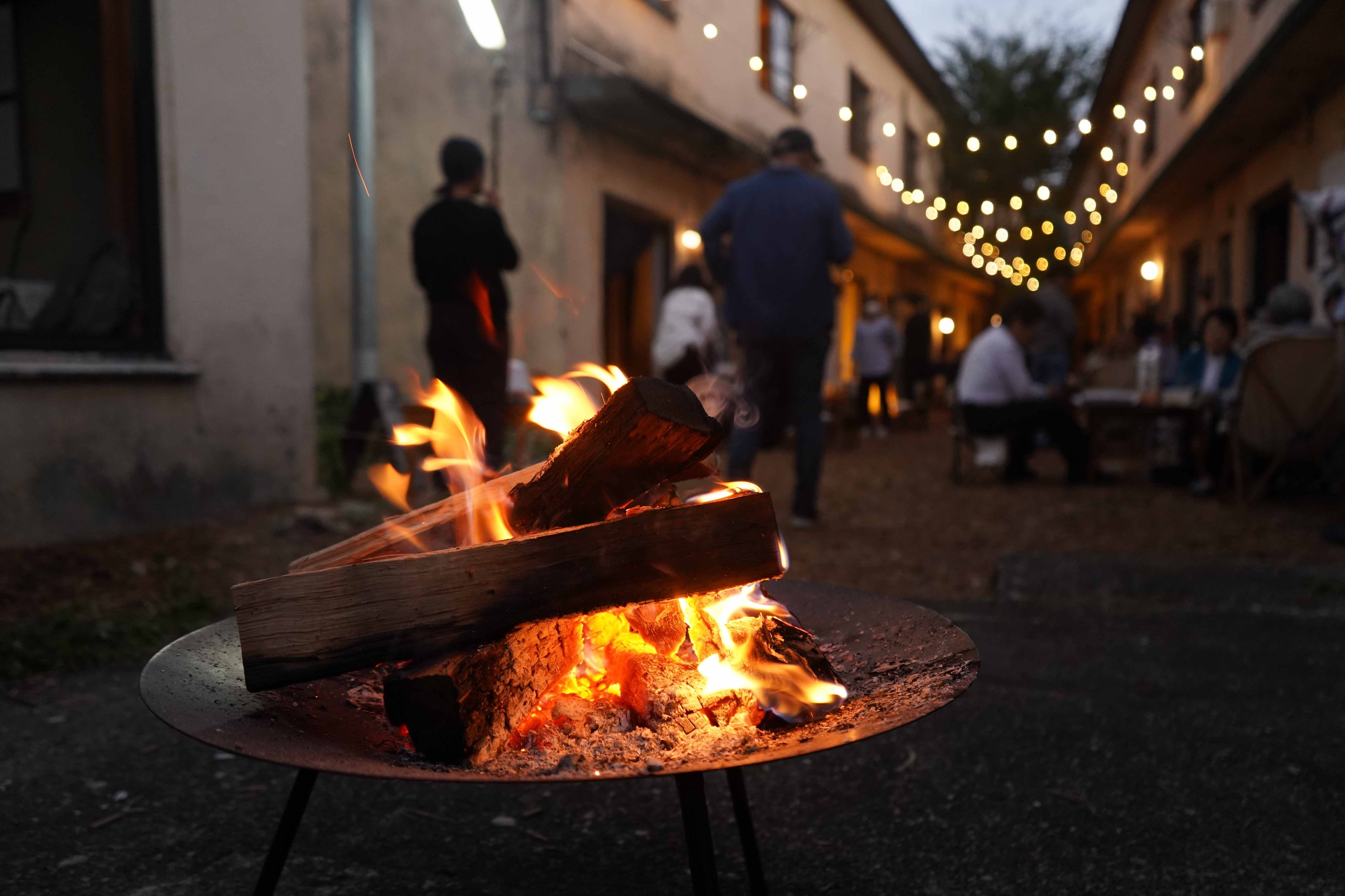 日が暮れると焚火台やライトアップも実施予定