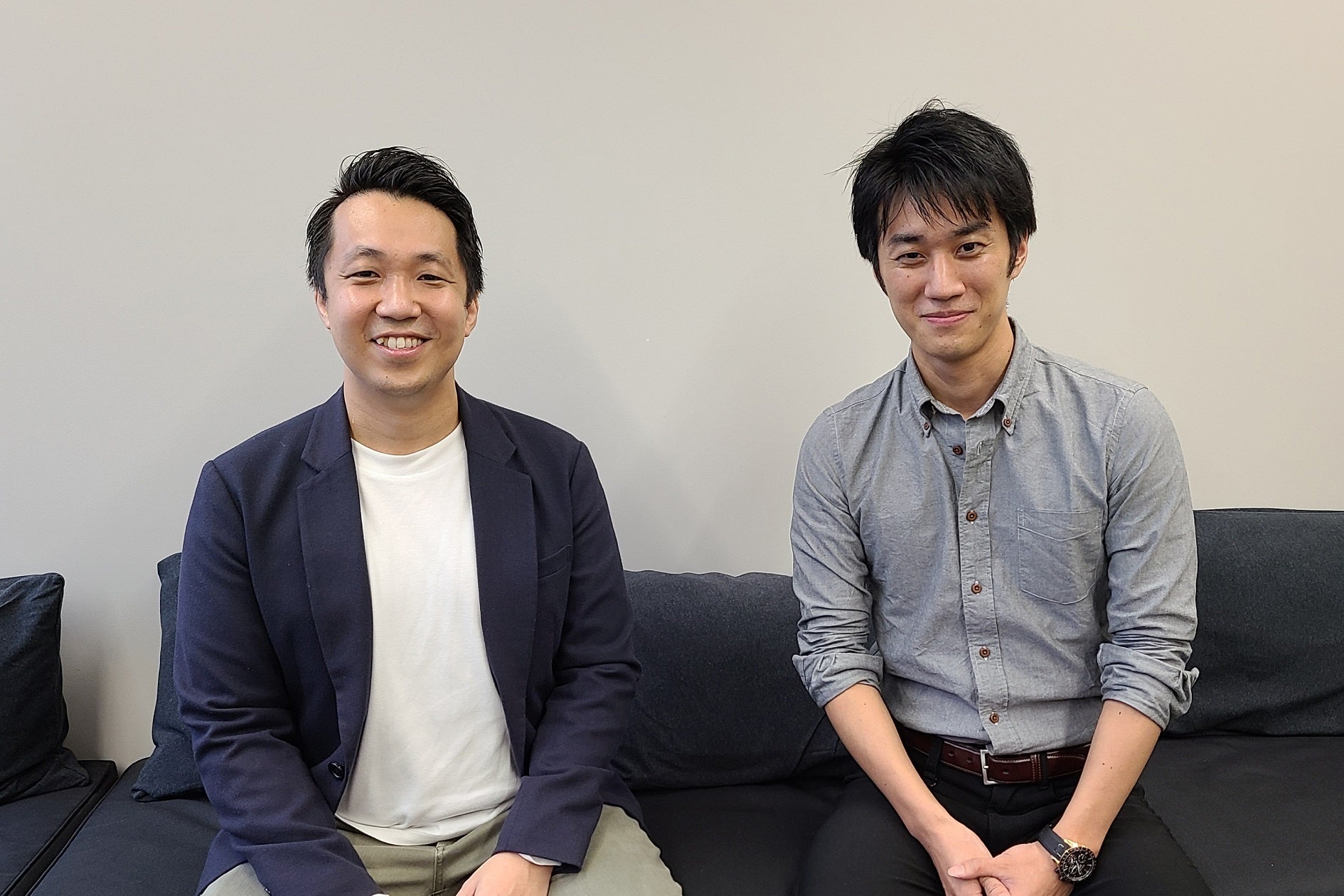 左から当社代表の大淵とフリーランスマーケターの新山氏